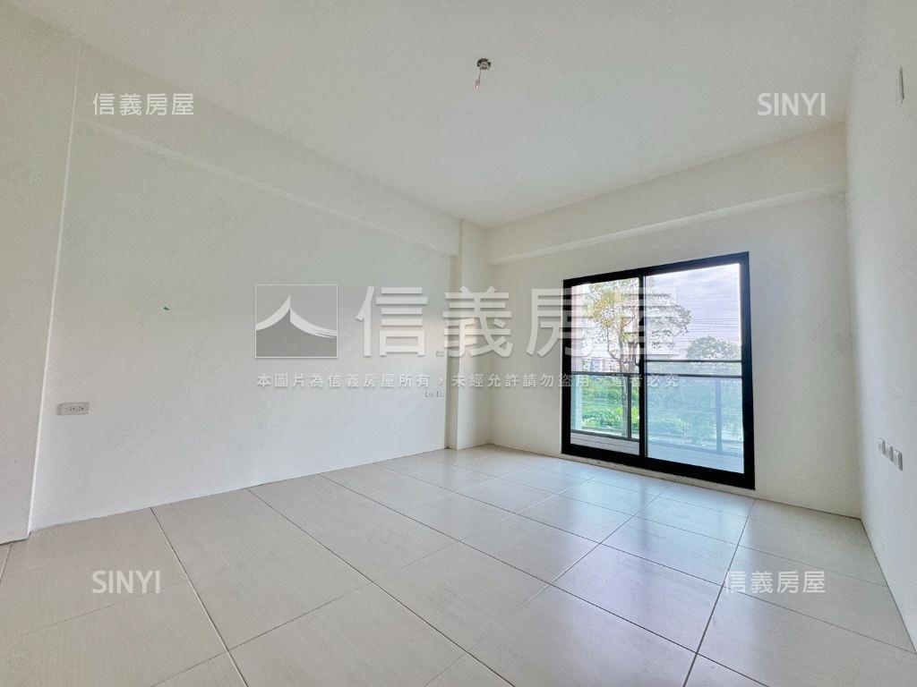 安南區臨路全新三車店住房屋室內格局與周邊環境