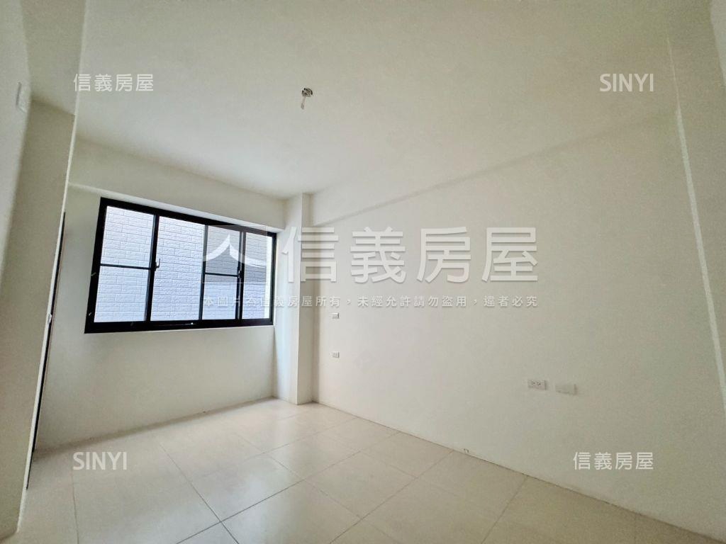 安南區臨路全新三車店住房屋室內格局與周邊環境