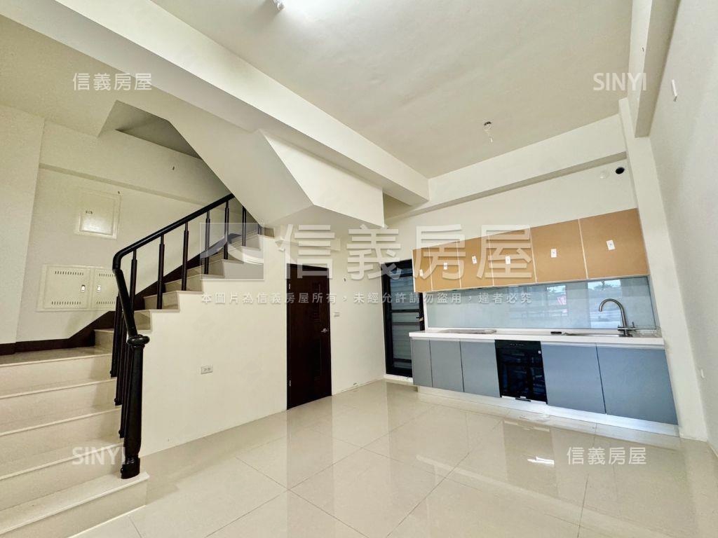 安南區臨路全新三車店住房屋室內格局與周邊環境