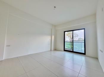 安南區邊間臨路全新三車墅