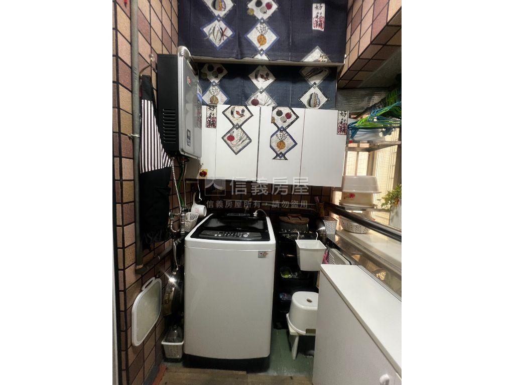 緯城貴賓靚美溫馨二房車位房屋室內格局與周邊環境
