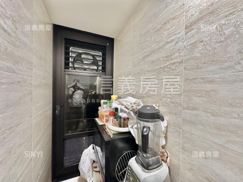 專任露臺樹梢時光三房平車房屋室內格局與周邊環境