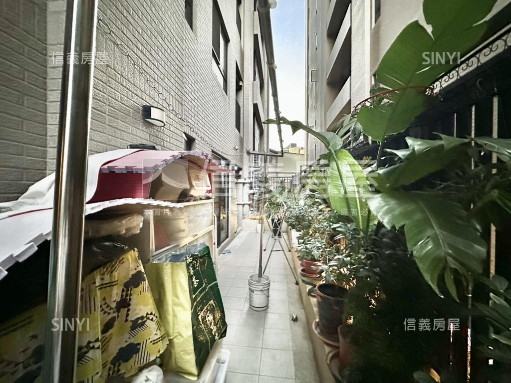 專任露臺樹梢時光三房平車房屋室內格局與周邊環境