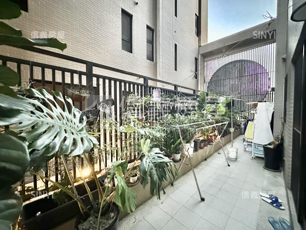 專任露臺樹梢時光三房平車房屋室內格局與周邊環境