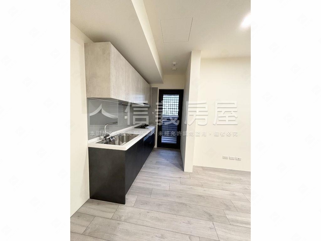 新成屋三房有車位房屋室內格局與周邊環境