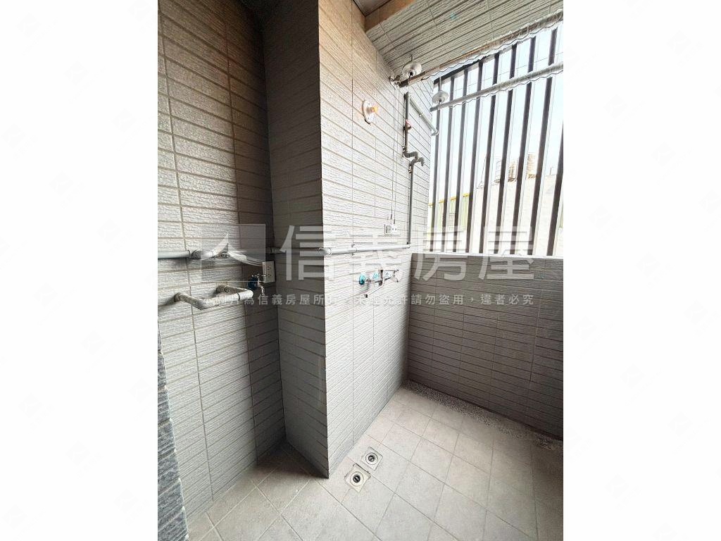 新成屋三房有車位房屋室內格局與周邊環境