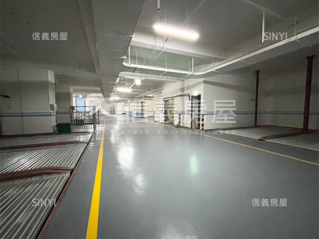 新成屋三房有車位房屋室內格局與周邊環境