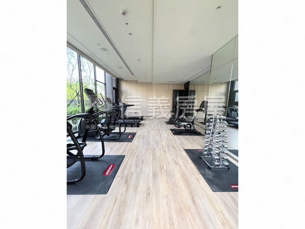 新成屋三房有車位房屋室內格局與周邊環境
