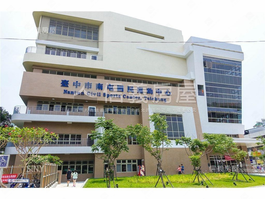 八期秀泰四房平面車位房屋室內格局與周邊環境