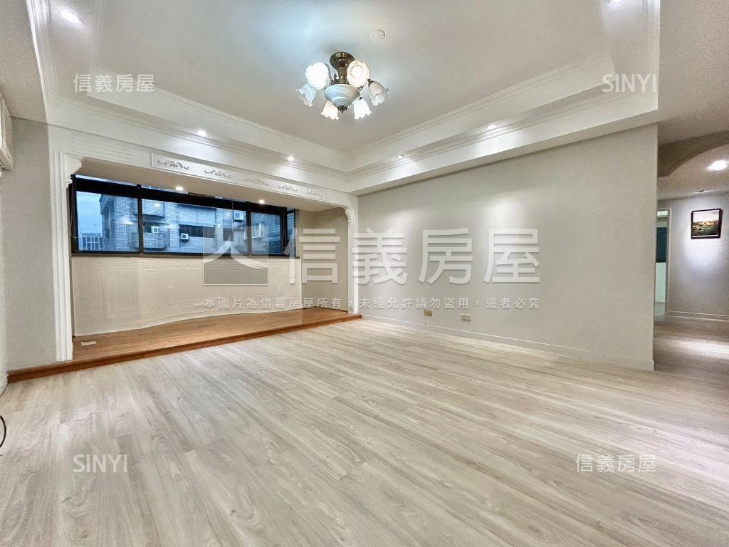 秀山及第４房平面車位房屋室內格局與周邊環境