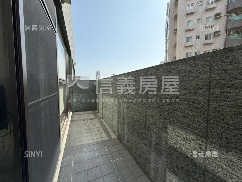 首購邊間電梯露臺戶房屋室內格局與周邊環境