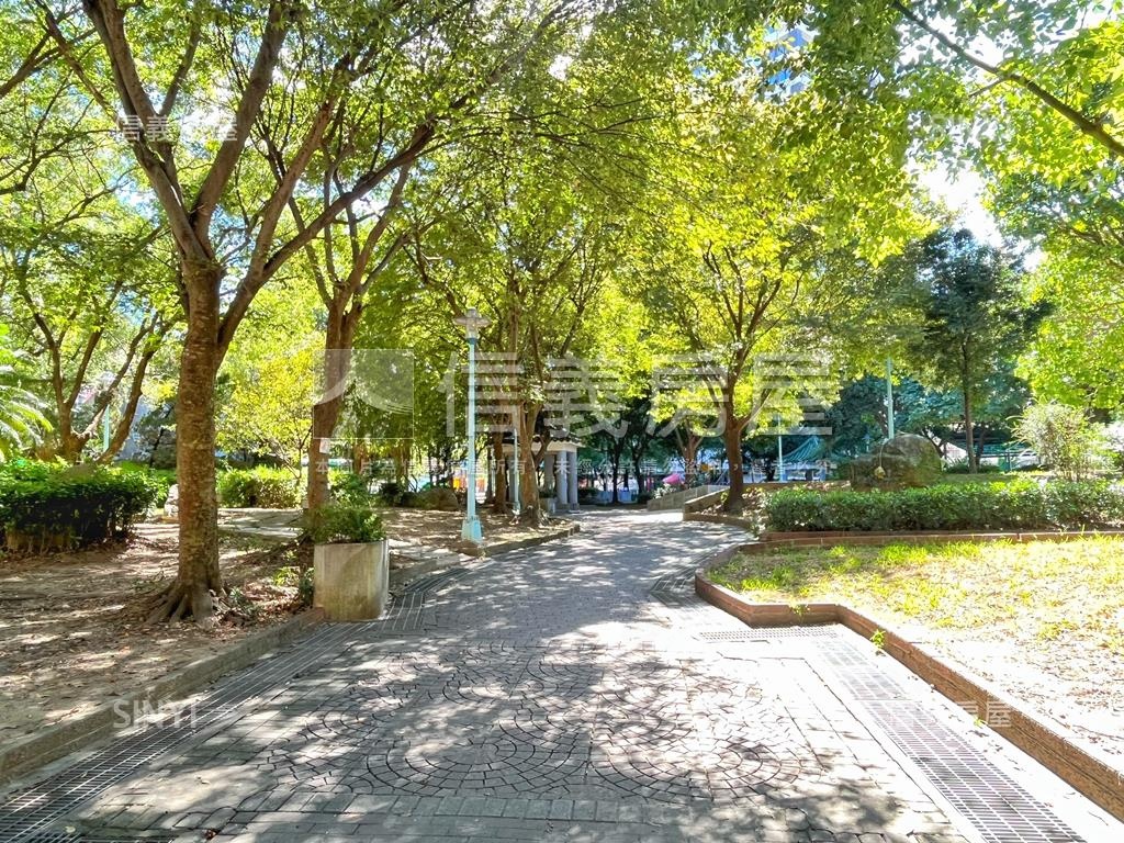 近公園秀朗透天房屋室內格局與周邊環境
