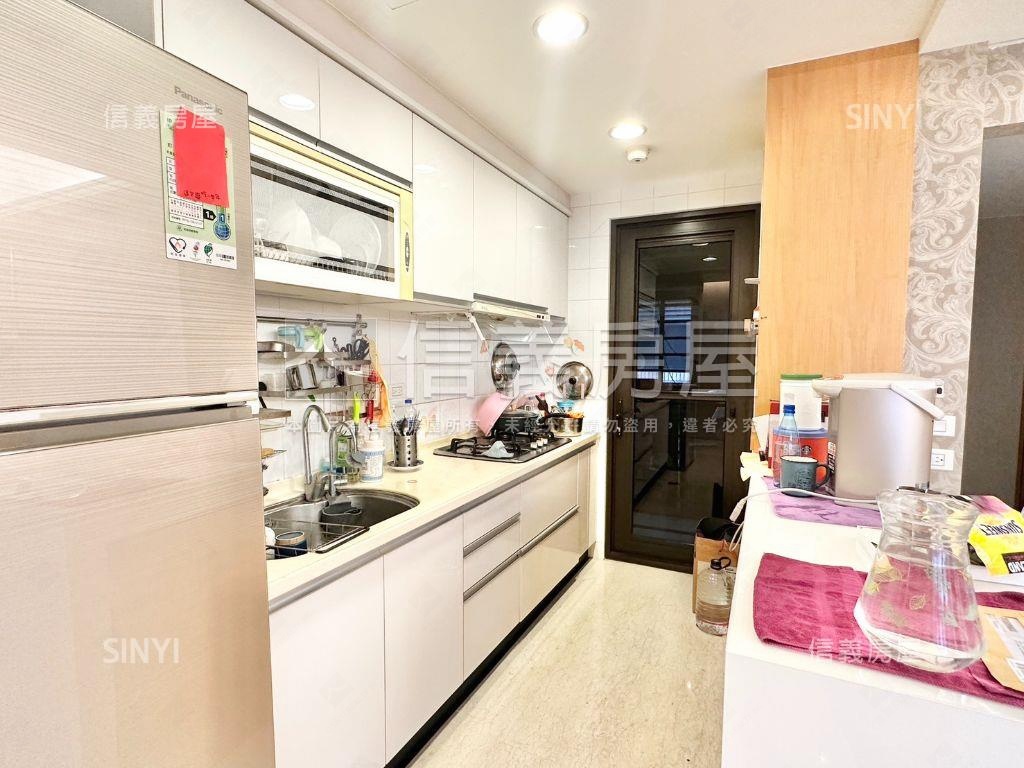 東方院靜謐三房雙車位房屋室內格局與周邊環境