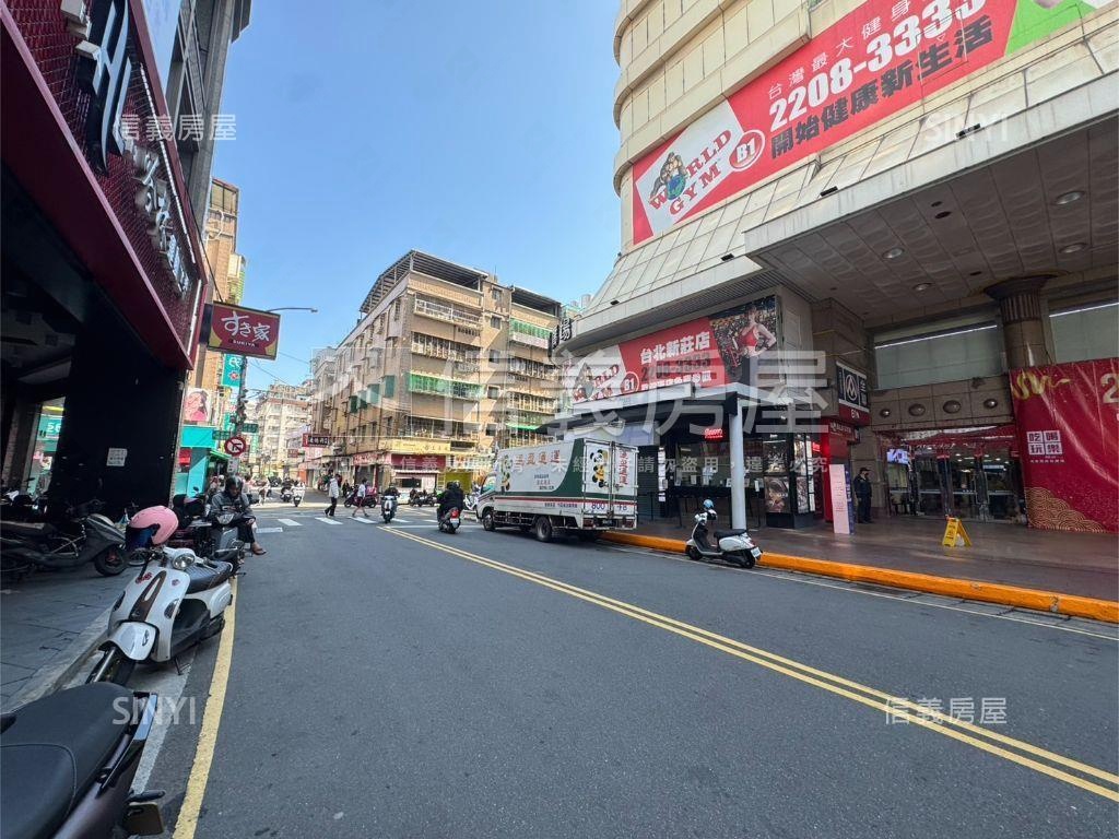 鴻金寶角間店面房屋室內格局與周邊環境