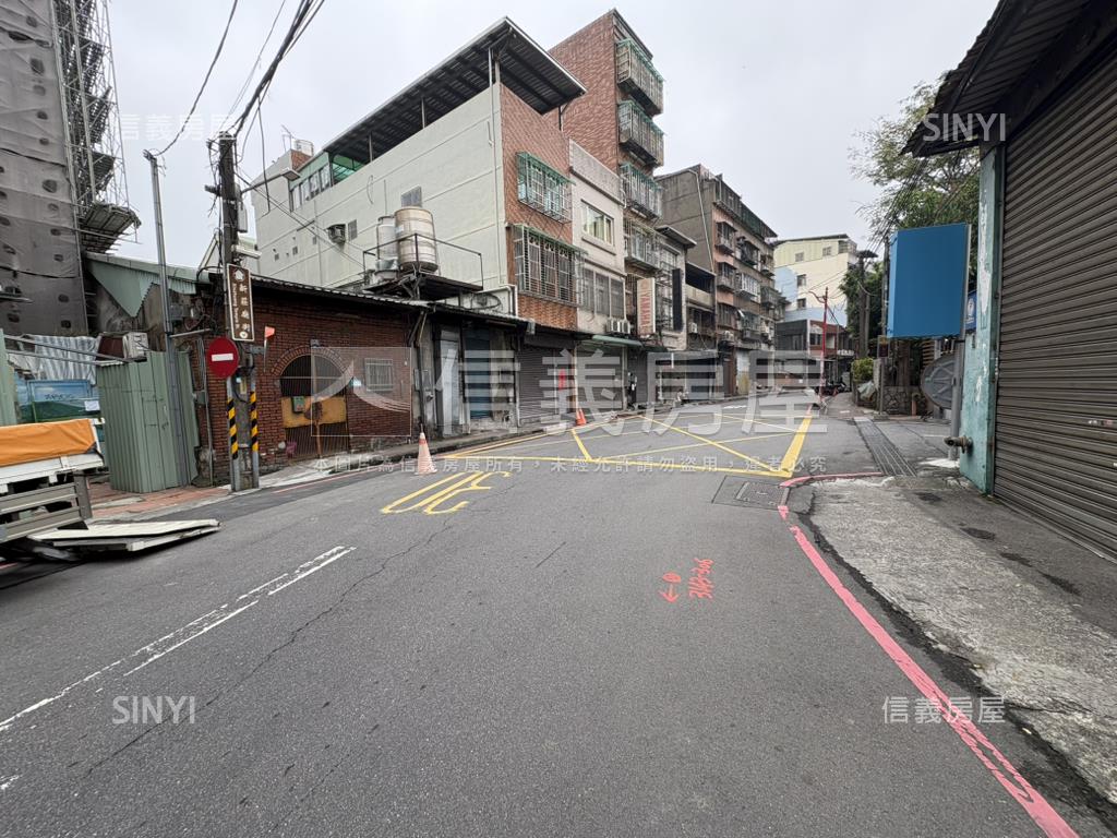 新莊景德路透天厝房屋室內格局與周邊環境
