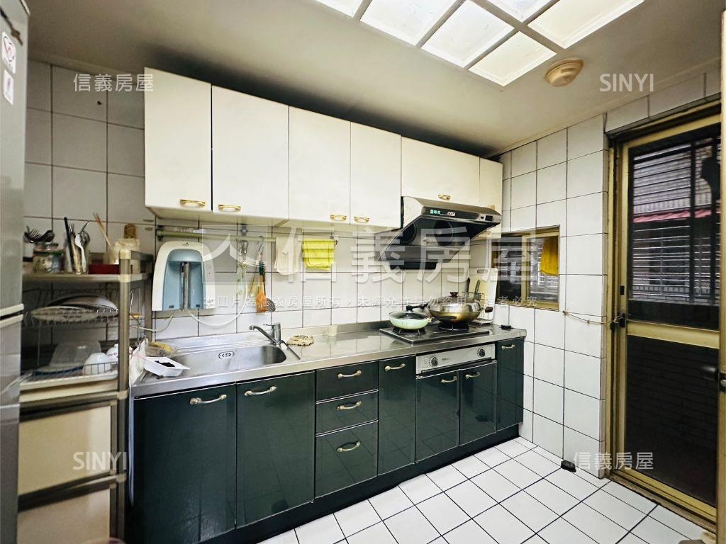 台北龍城稀有電梯頂加房屋室內格局與周邊環境