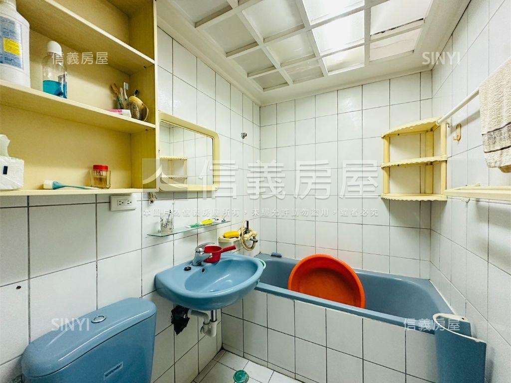 台北龍城稀有電梯頂加房屋室內格局與周邊環境