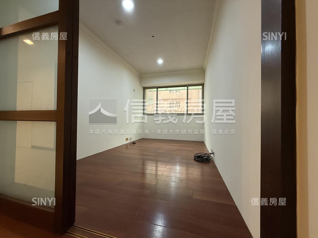 新秀賞漂亮三房房屋室內格局與周邊環境