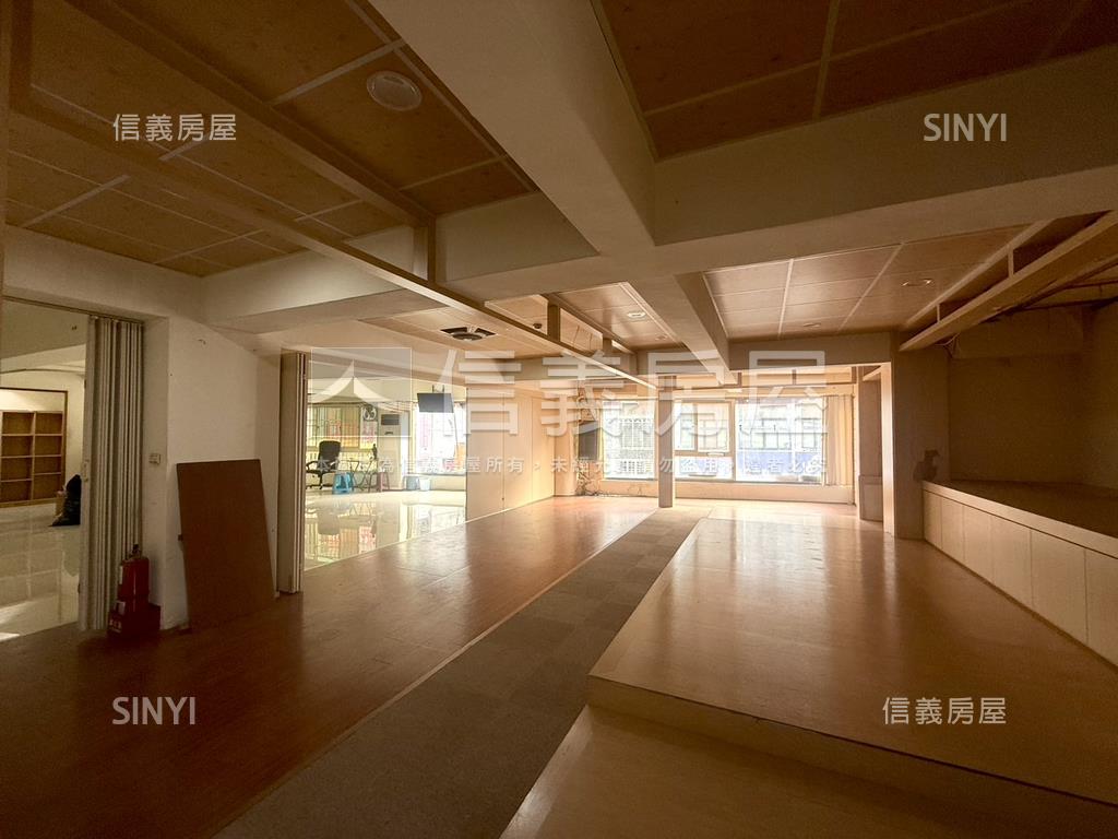 近中港運動公園二樓華廈房屋室內格局與周邊環境