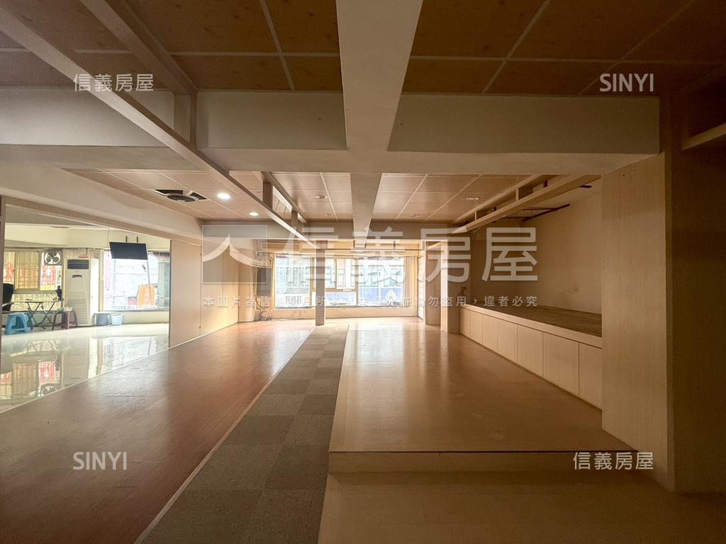 近中港運動公園二樓華廈房屋室內格局與周邊環境