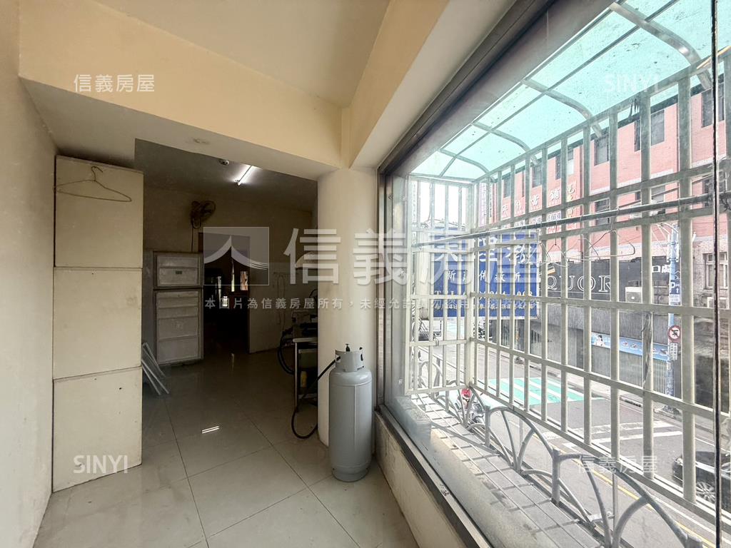 近中港運動公園二樓華廈房屋室內格局與周邊環境