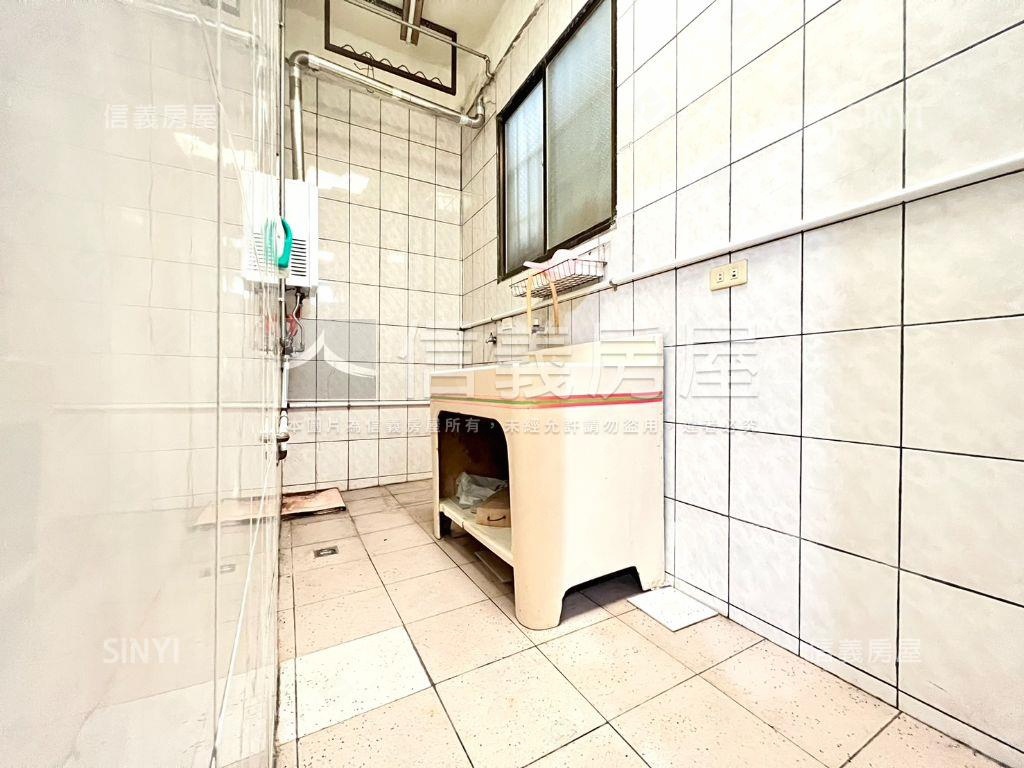 安康社區田字庭院美透天房屋室內格局與周邊環境