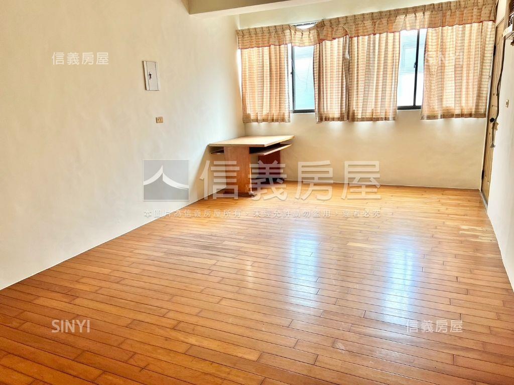 安康社區田字庭院美透天房屋室內格局與周邊環境