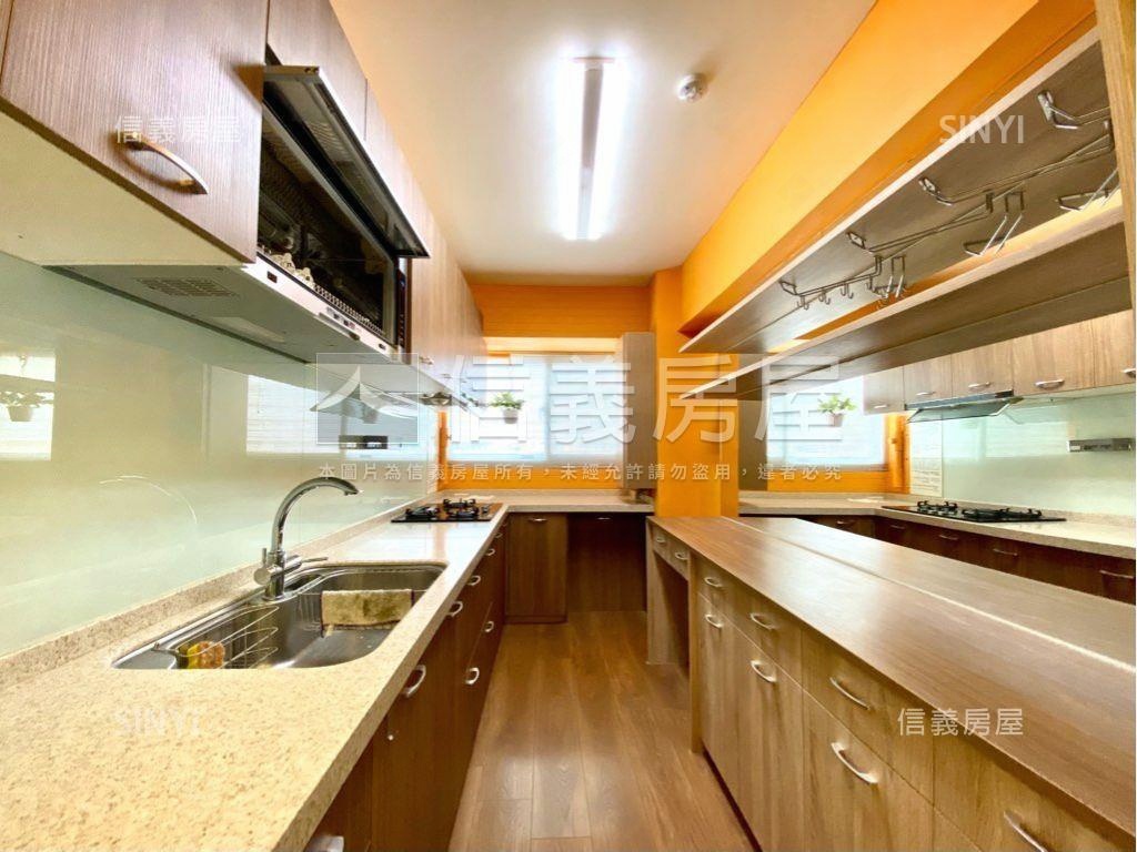 近文化中心三房附車位房屋室內格局與周邊環境