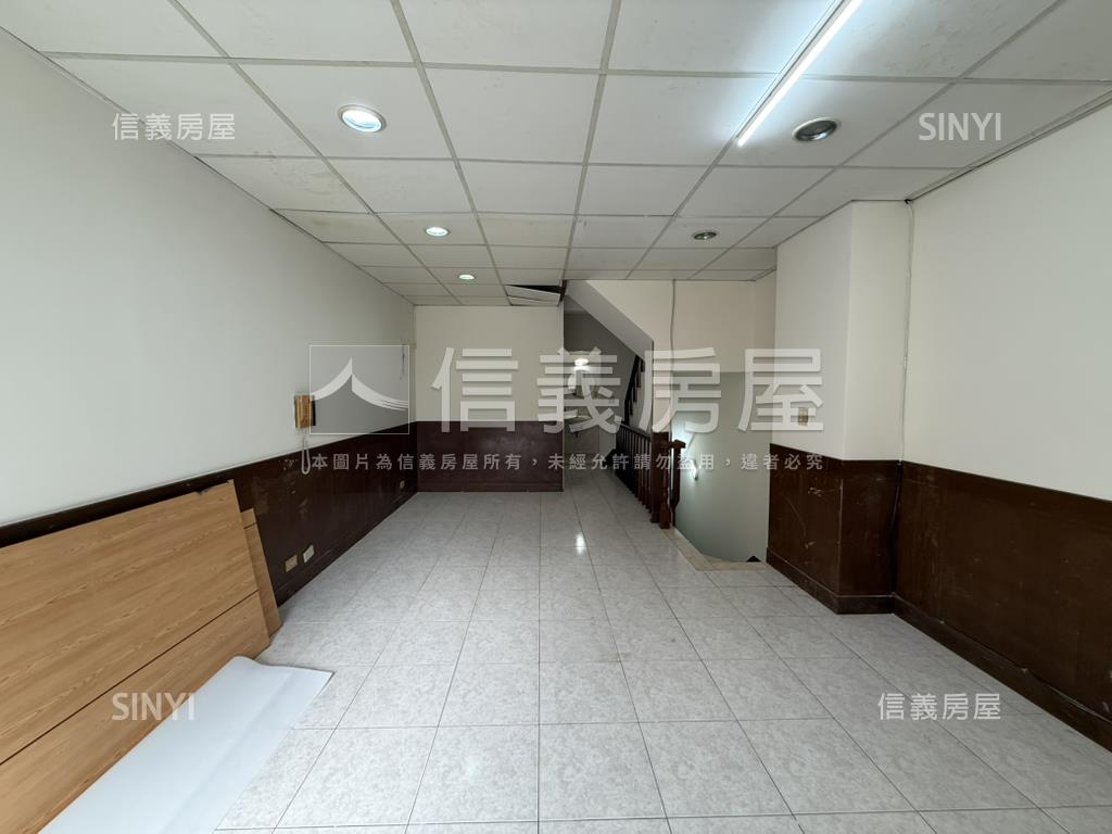 近內壢火車站黃金透店房屋室內格局與周邊環境