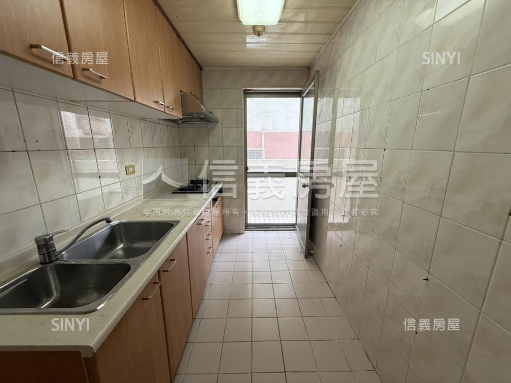 近內壢火車站黃金透店房屋室內格局與周邊環境