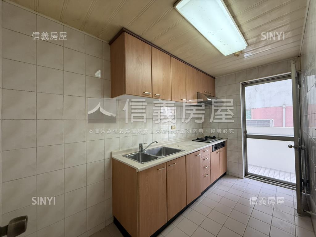 近內壢火車站黃金透店房屋室內格局與周邊環境