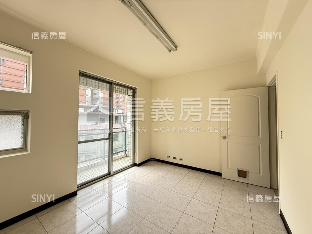 近內壢火車站黃金透店房屋室內格局與周邊環境