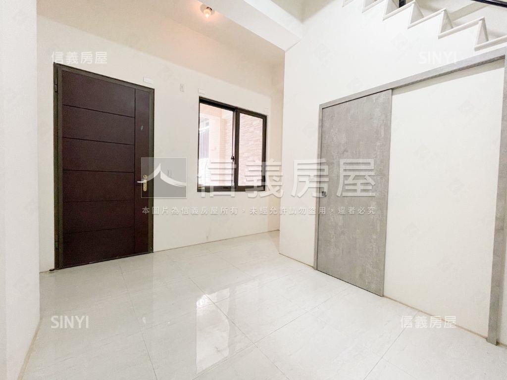 小港質感未入住社區型車墅房屋室內格局與周邊環境