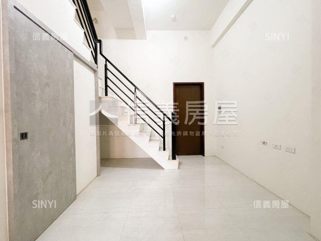 小港質感未入住社區型車墅房屋室內格局與周邊環境