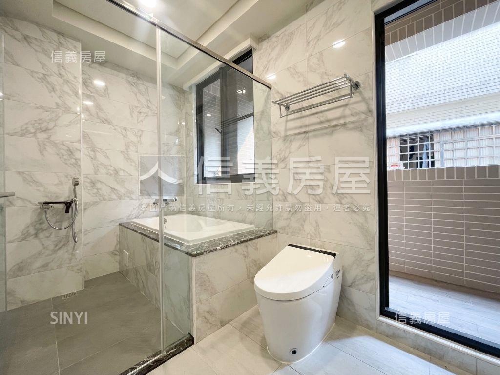 小港質感未入住社區型車墅房屋室內格局與周邊環境