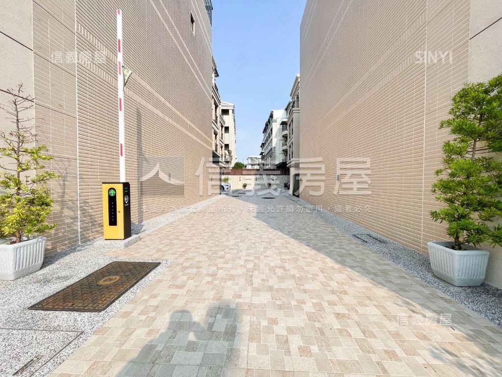 小港質感未入住社區型車墅房屋室內格局與周邊環境