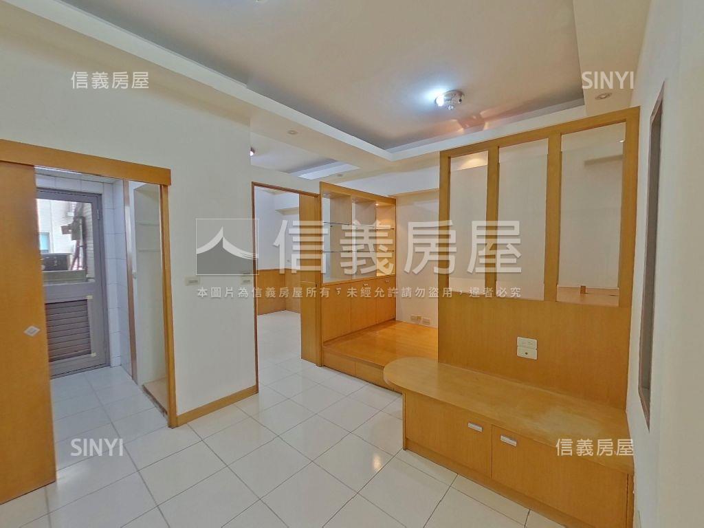 悠活大空間套房車位房屋室內格局與周邊環境