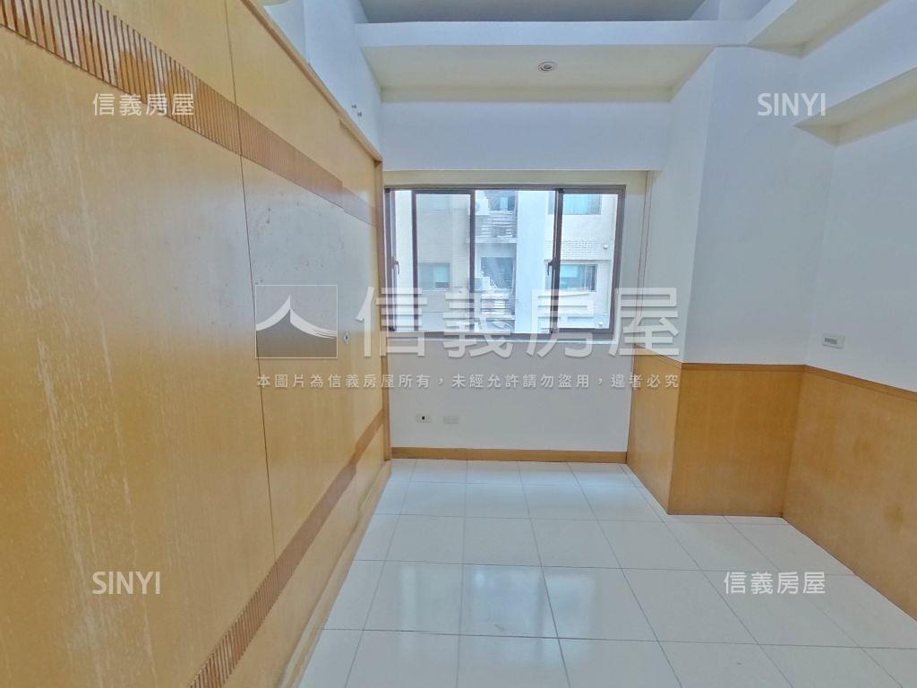 悠活大空間套房車位房屋室內格局與周邊環境