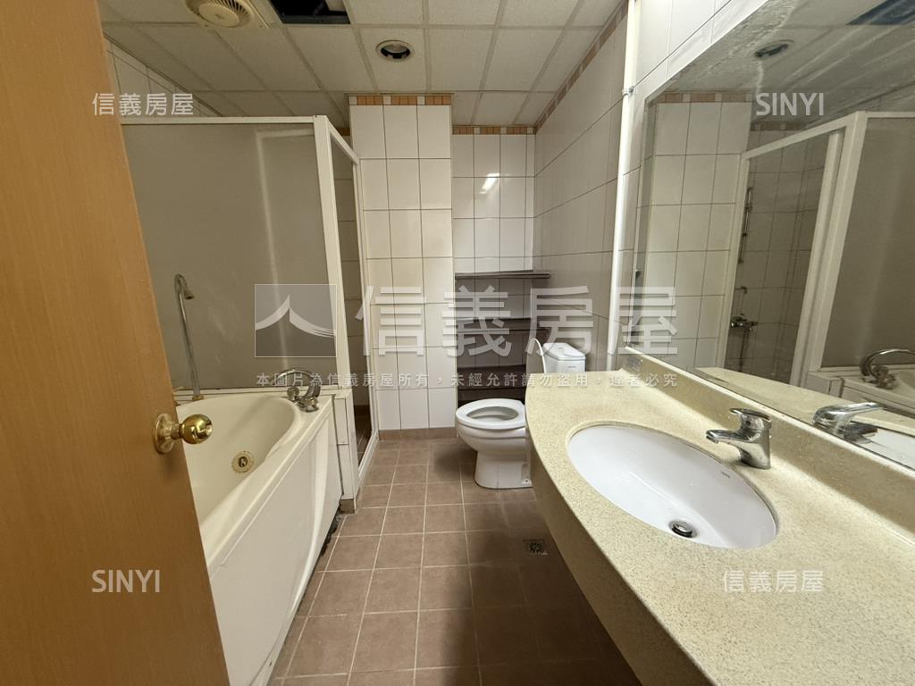 悠活大空間套房車位房屋室內格局與周邊環境