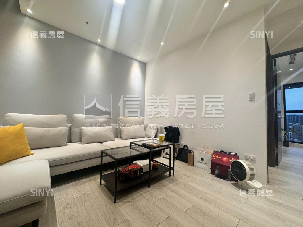 朝南面學校美裝潢兩房平車房屋室內格局與周邊環境