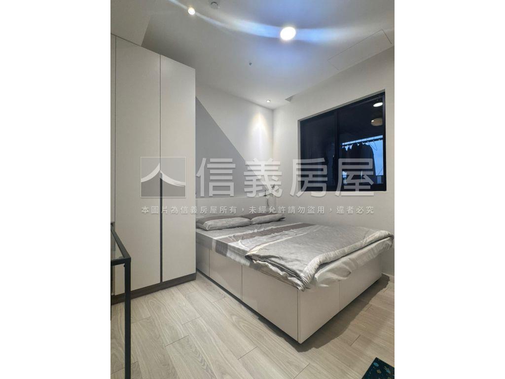 朝南面學校美裝潢兩房平車房屋室內格局與周邊環境