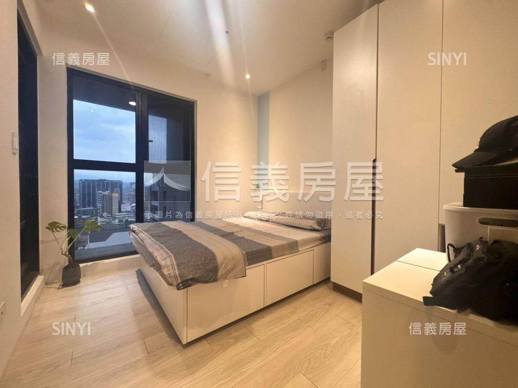 朝南面學校美裝潢兩房平車房屋室內格局與周邊環境