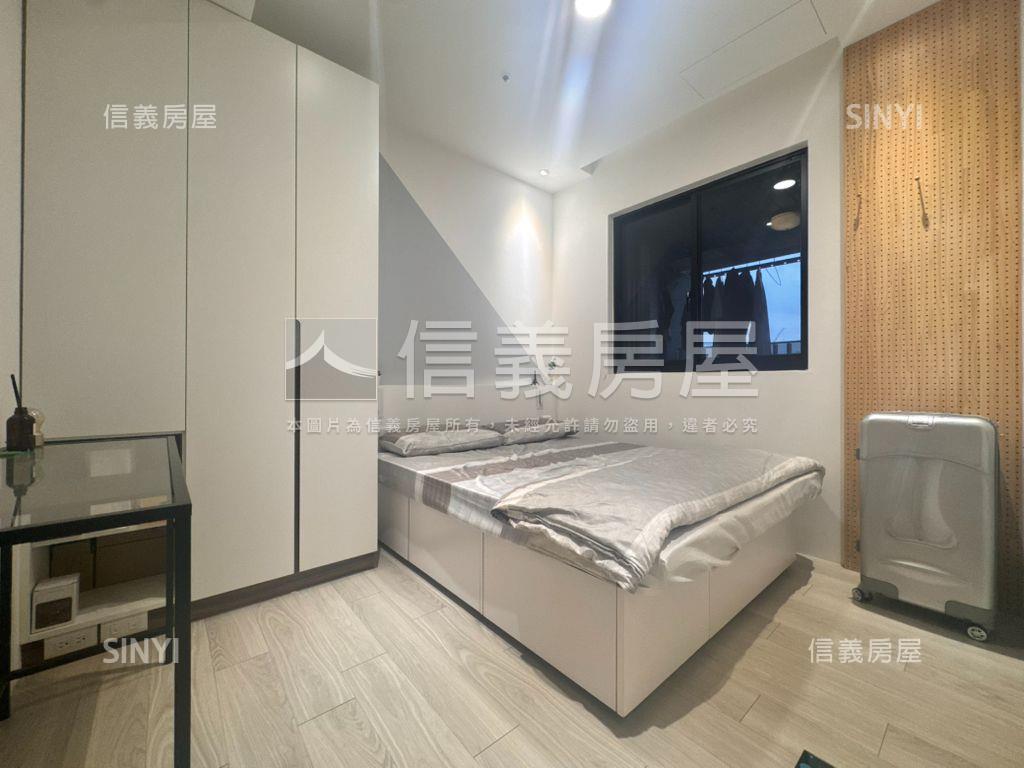 朝南面學校美裝潢兩房平車房屋室內格局與周邊環境