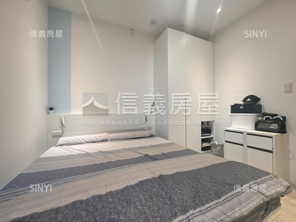 朝南面學校美裝潢兩房平車房屋室內格局與周邊環境