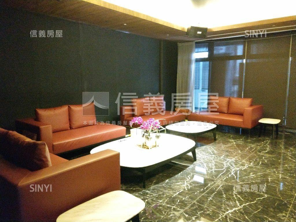 朝南面學校美裝潢兩房平車房屋室內格局與周邊環境