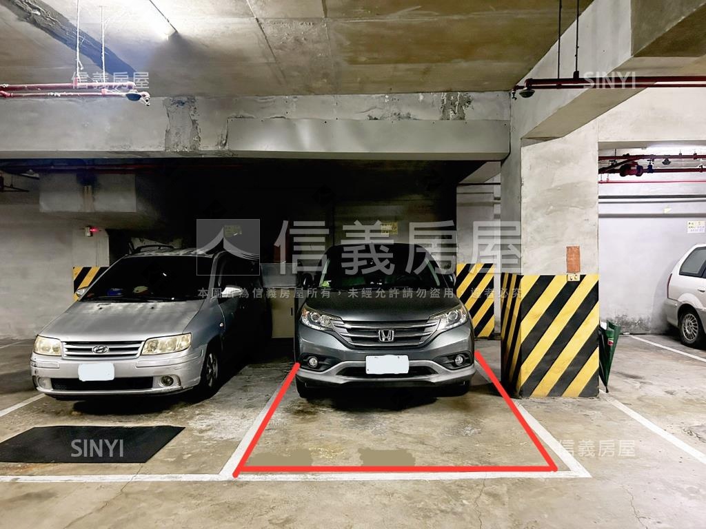 凹子底捷運三房平車房屋室內格局與周邊環境