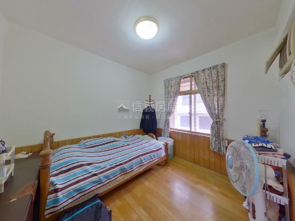 稀有釋出前庭後院花園透天房屋室內格局與周邊環境