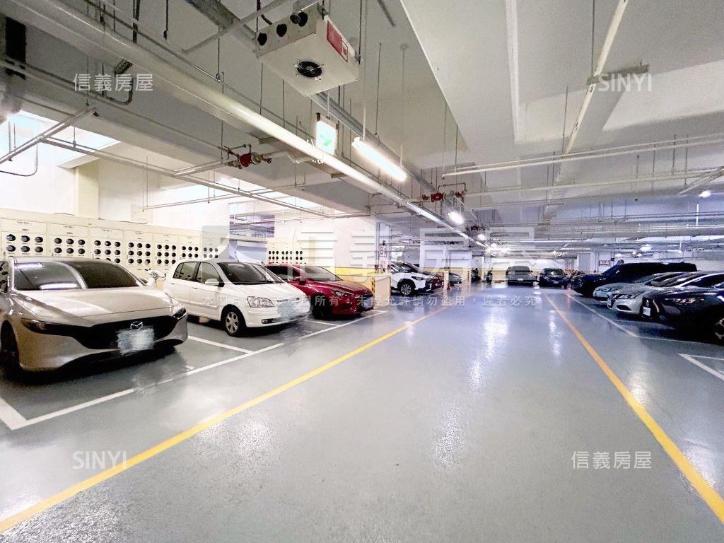 近捷運高樓邊間兩房平車房屋室內格局與周邊環境