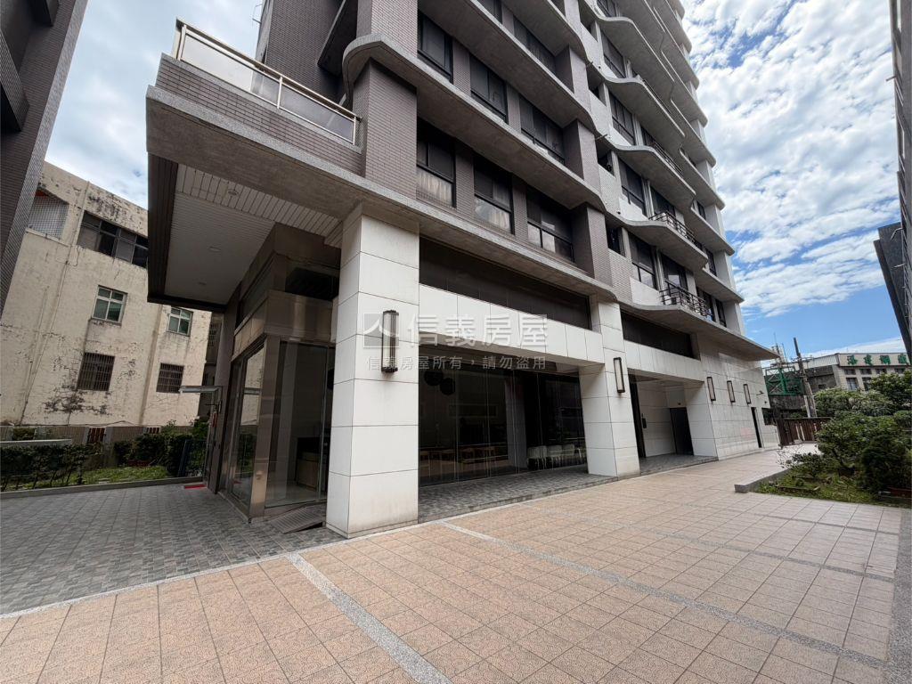 夢時代景觀三房車位房屋室內格局與周邊環境