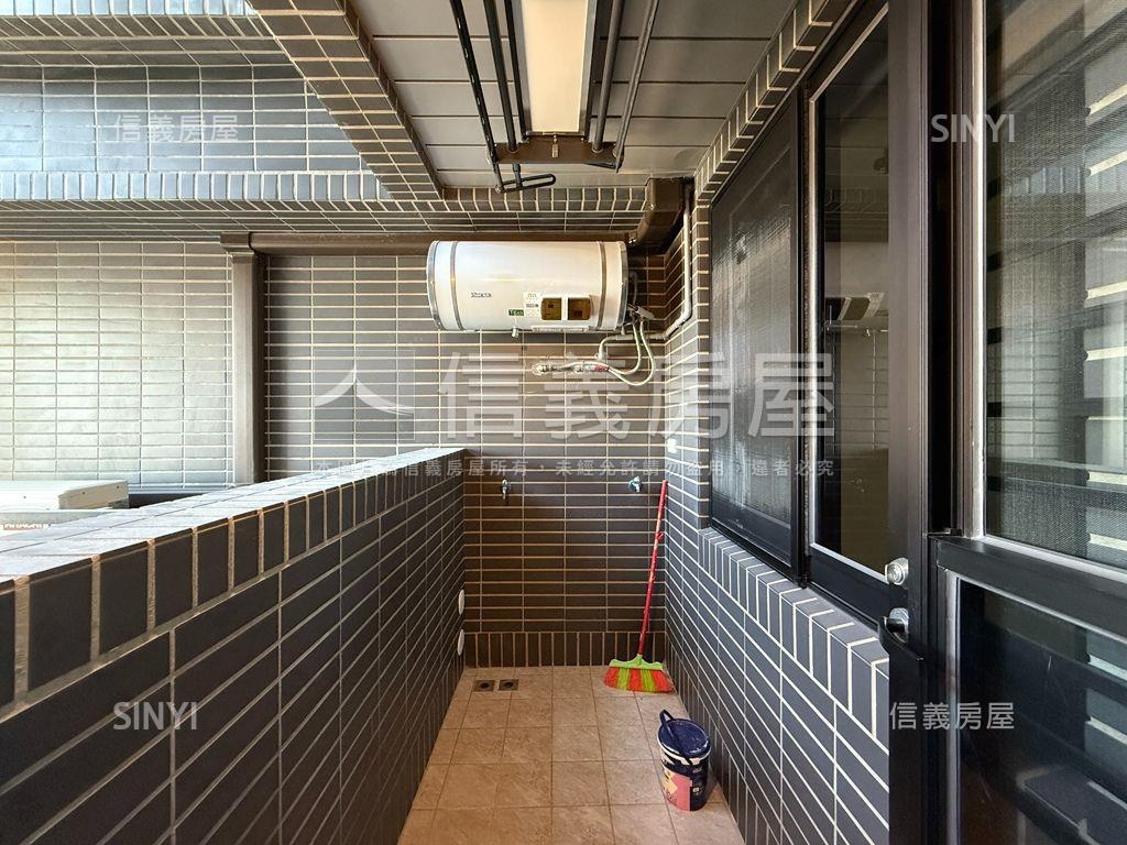 三本雲上高樓田園景色兩房房屋室內格局與周邊環境